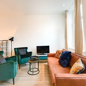  Holiday home Luxurious Canalview Apt With Patio Centre